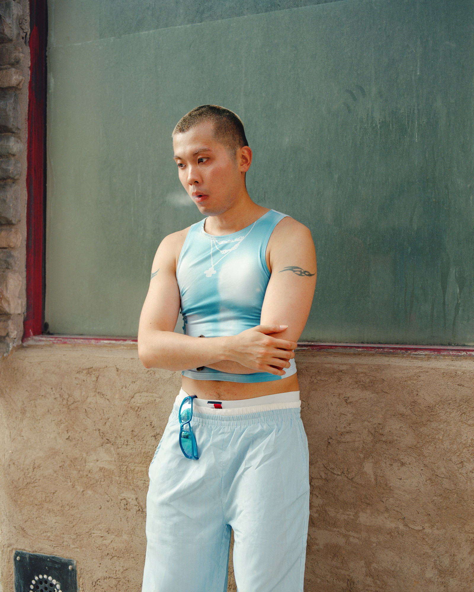 Photograph from Magnus Holmes's Online Guys series