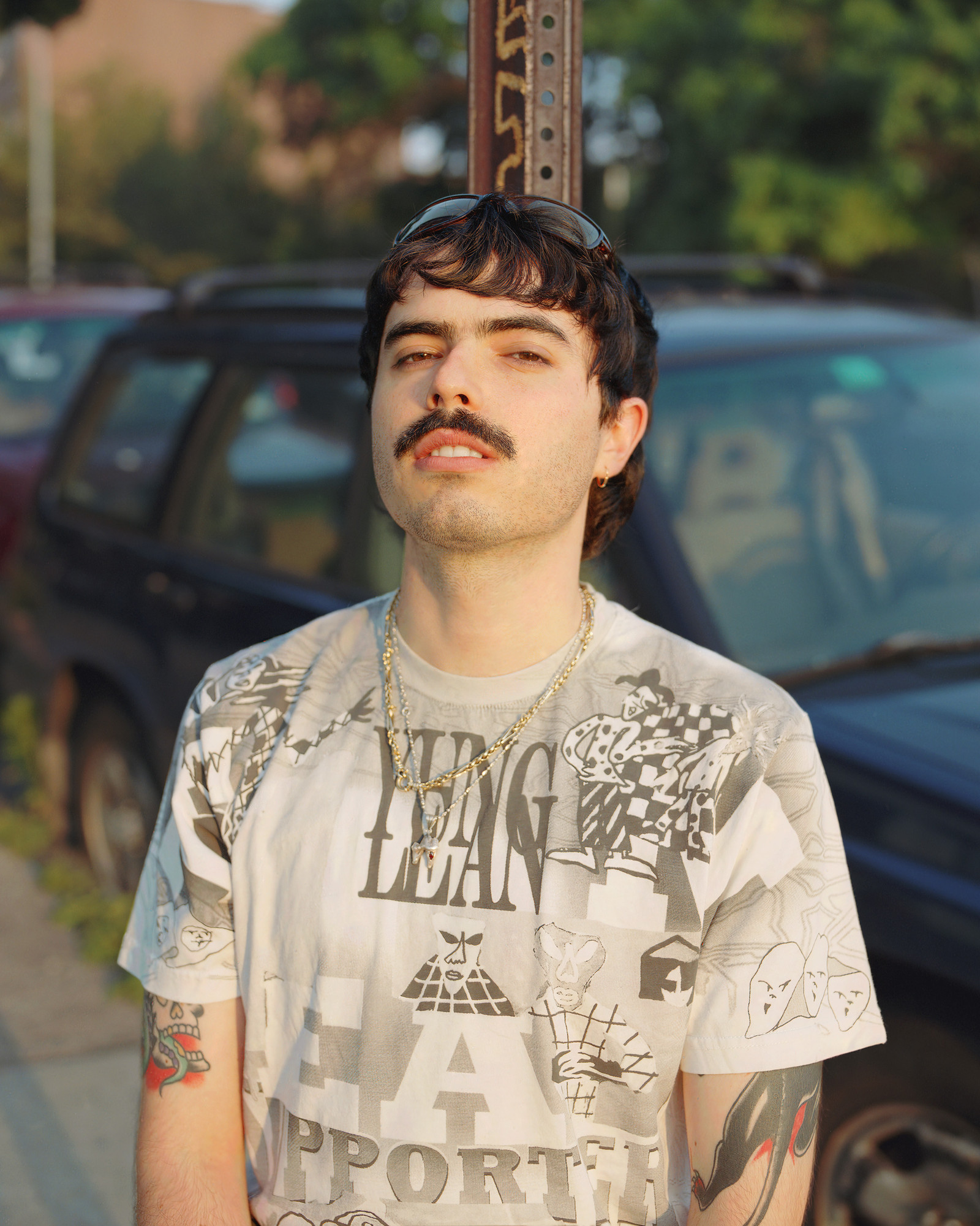 Photograph from Magnus Holmes's Online Guys series