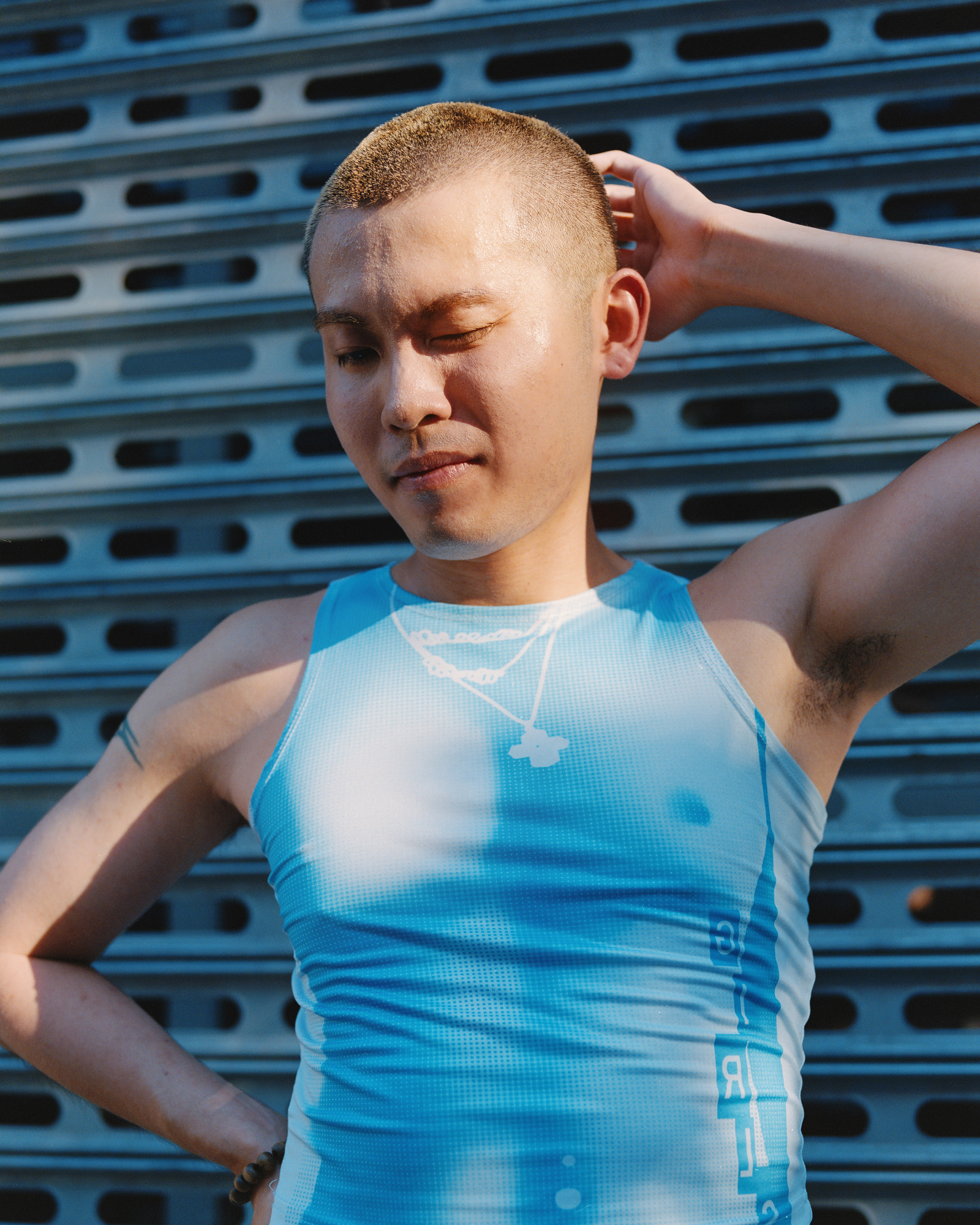 Photograph from Magnus Holmes's Online Guys series